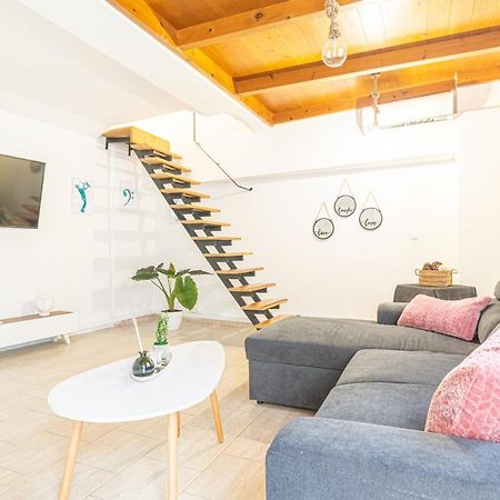New Loft In The Heart Of City Center 伊拉克利翁 外观 照片