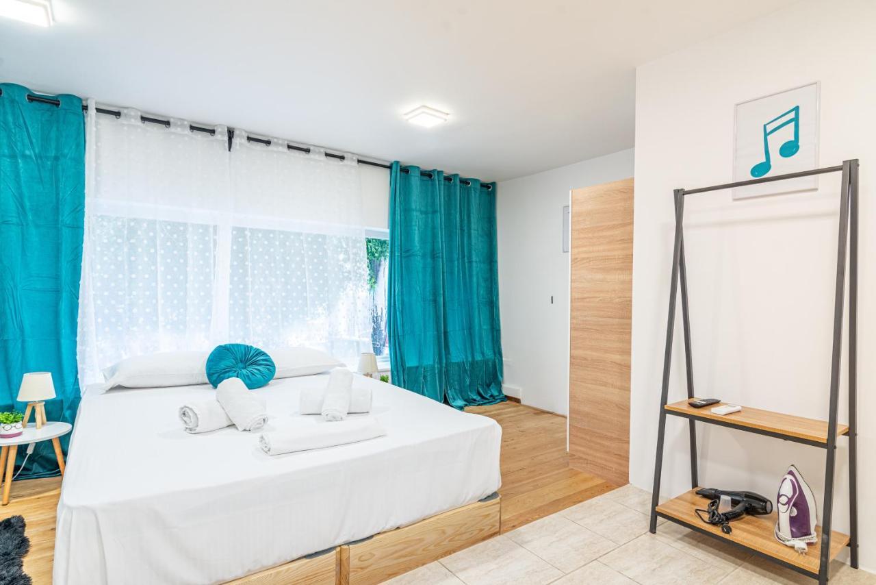 New Loft In The Heart Of City Center 伊拉克利翁 外观 照片