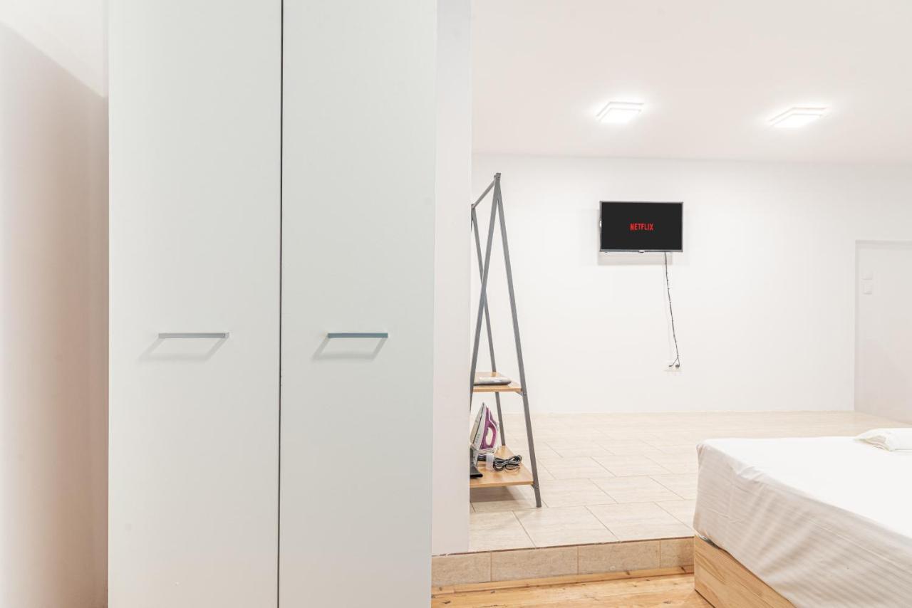 New Loft In The Heart Of City Center 伊拉克利翁 外观 照片