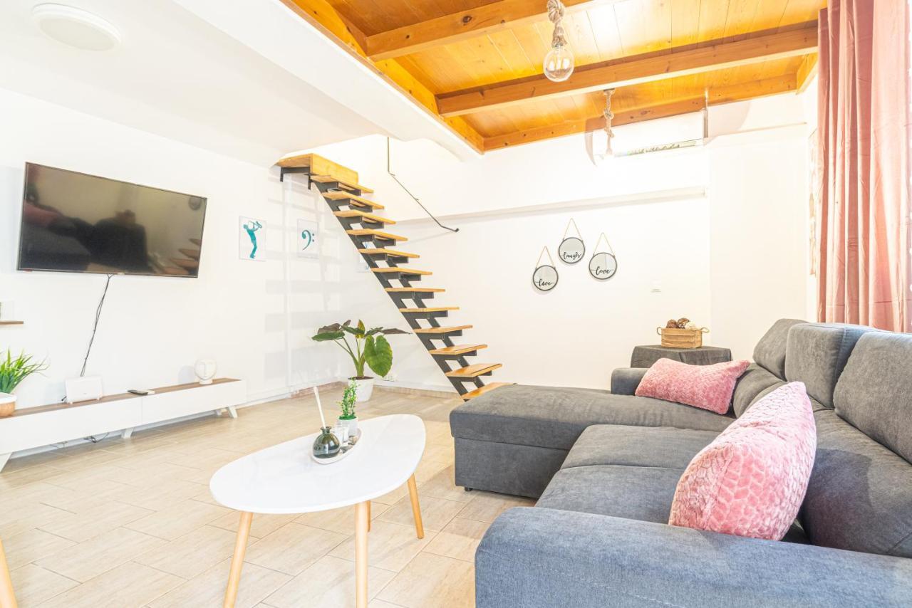 New Loft In The Heart Of City Center 伊拉克利翁 外观 照片