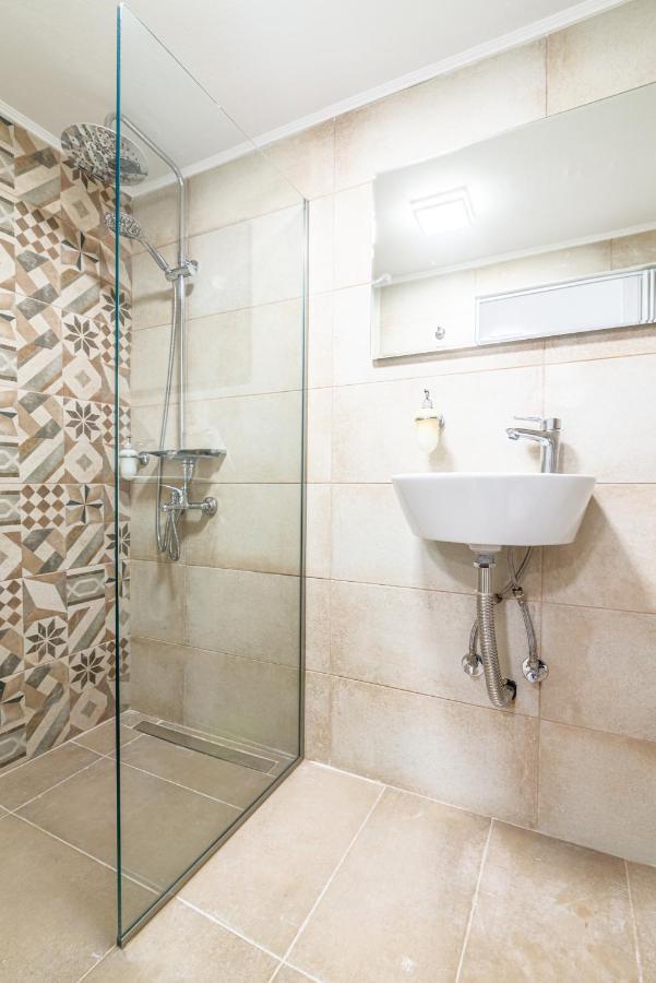 New Loft In The Heart Of City Center 伊拉克利翁 外观 照片